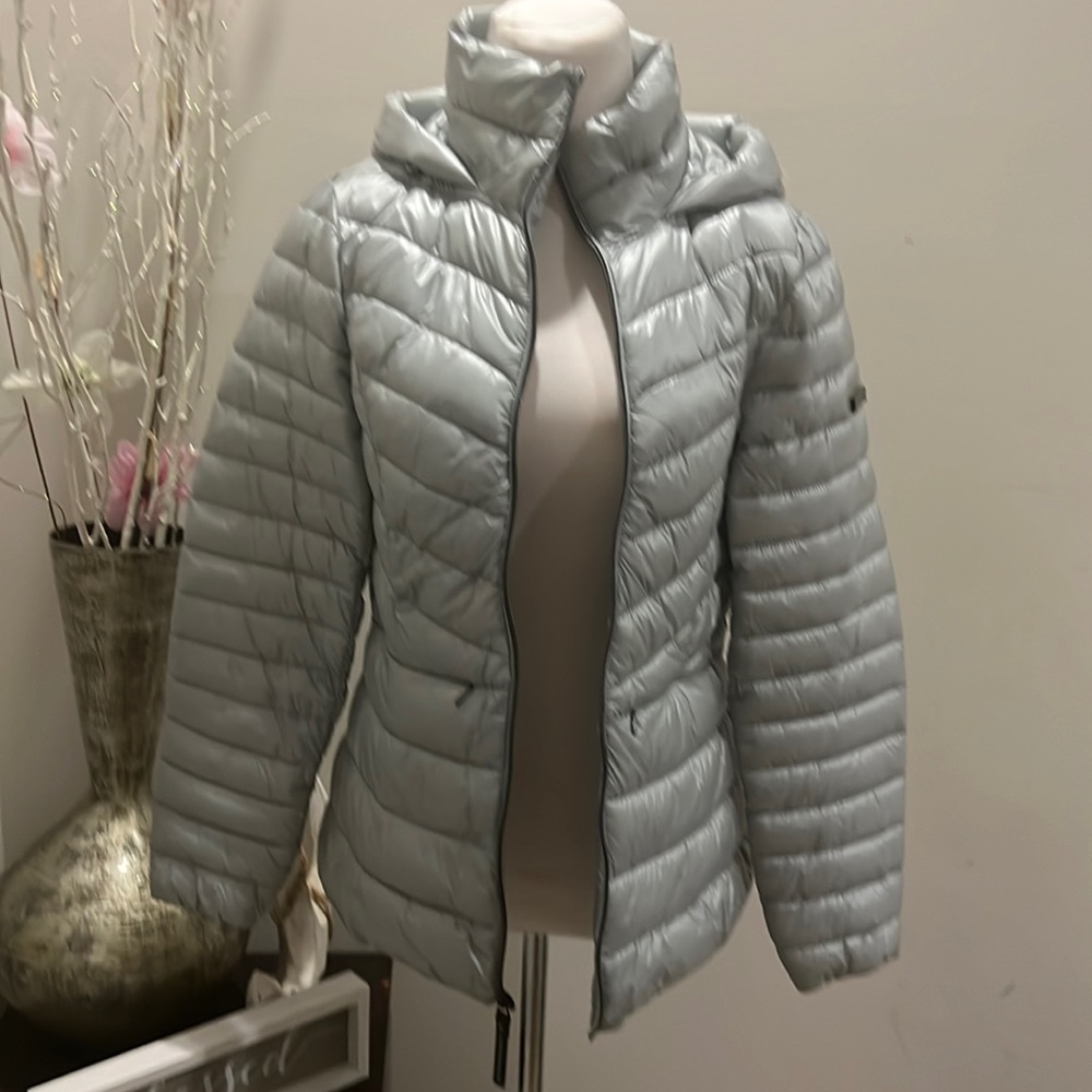 BCBGMAXAZRIA NWT feather free eco friendly fill + packable. Color- ICE